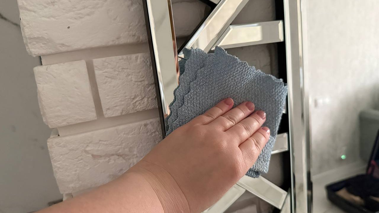 Главная картинка новости: Надоело оттирать жир? Обработайте шкафы таким фруктом – и забудьте о проблеме на целую неделю