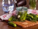 Опытные хозяйки огурцы закрывают только так - рецепт хрустящих зеленцов без труда и затраты времени