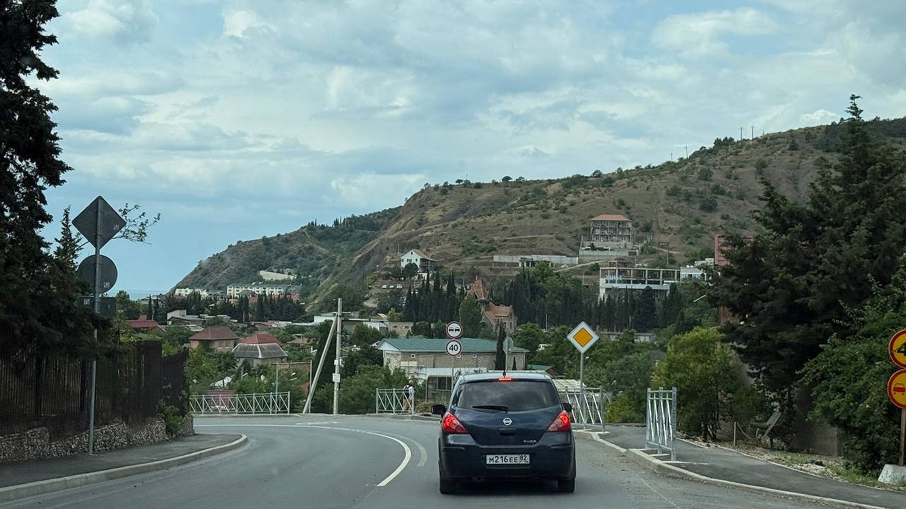 Главная картинка новости: В ГАИ поставили жирную точку - что делать, если вы уже переехали стоп-линию и загорелся красный сигнал светофора