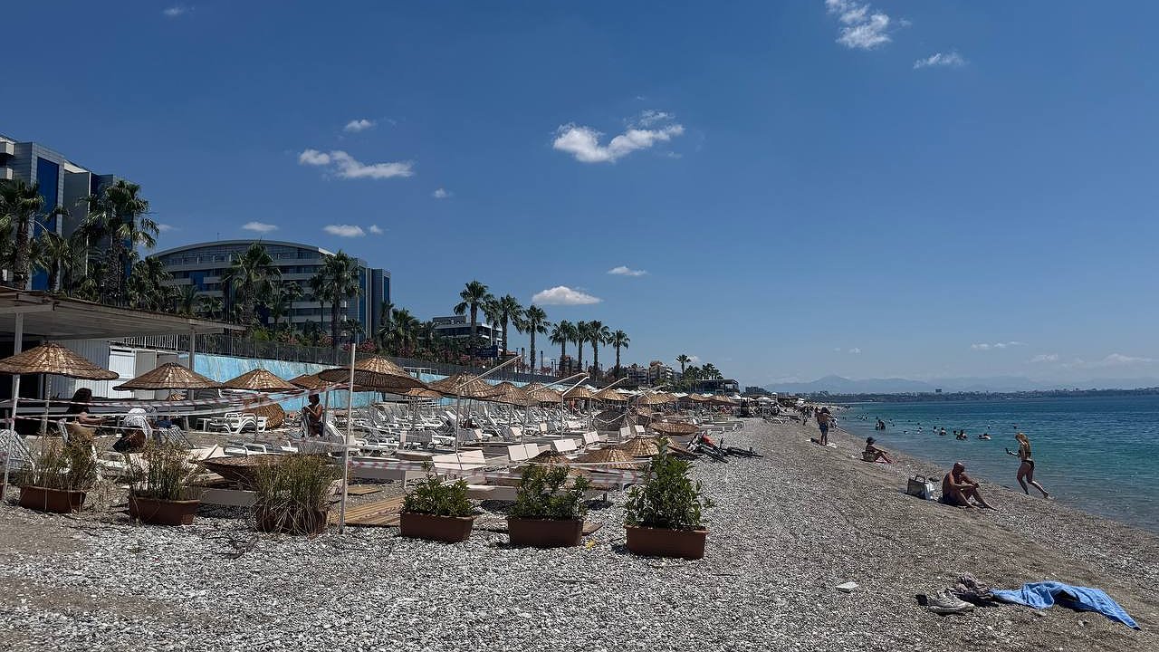 Главная картинка новости: Массово сдают билеты: туристов предупредили о бактериях в море, вызывающих холеру