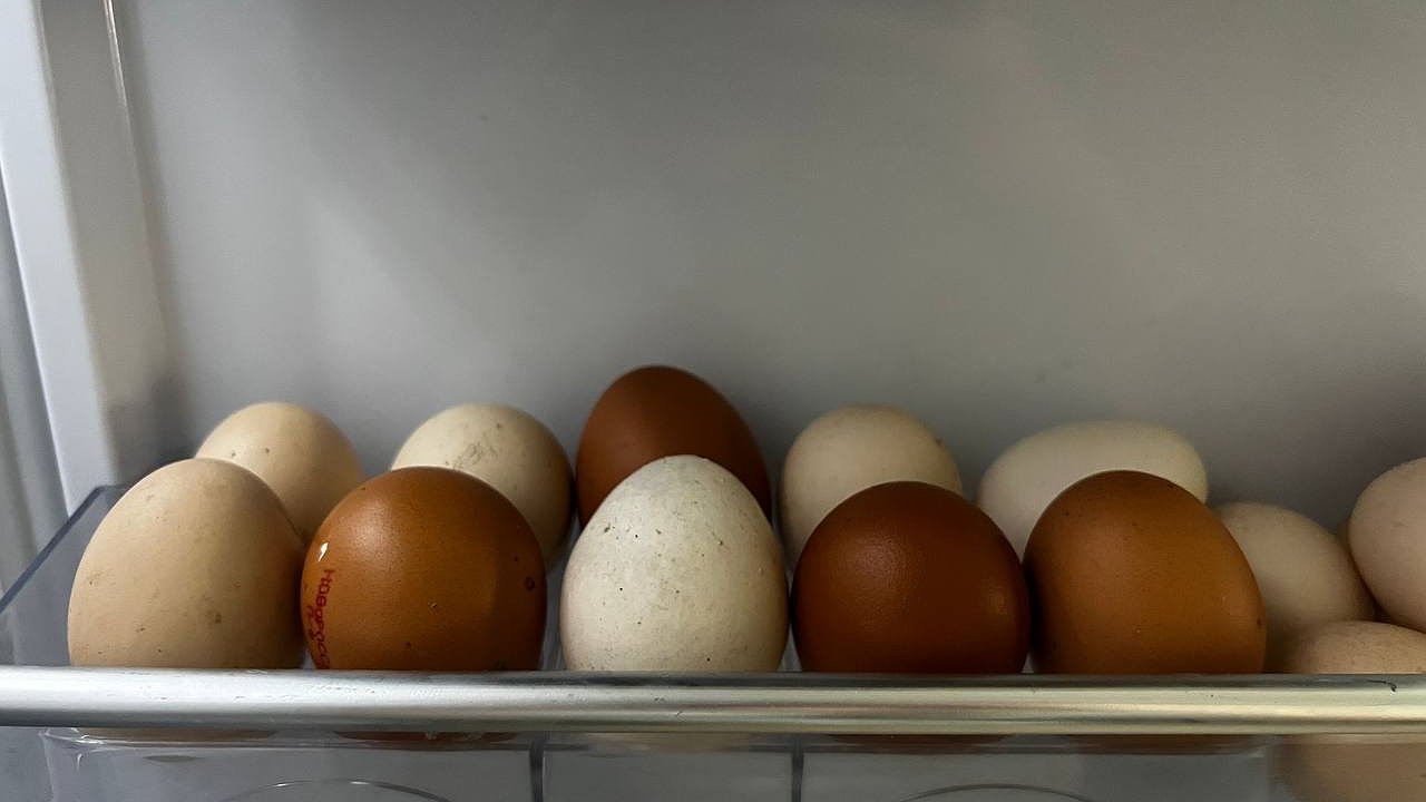 Главная картинка новости: Такие яйца опасны даже если свежие: никогда не покупайте их в супермаркетах