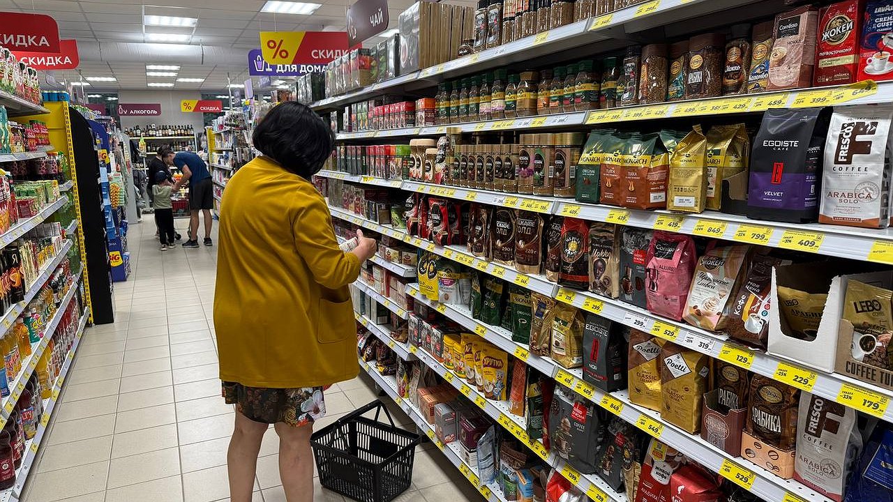 Главная картинка новости: «Мы сами это не берем»: продавцы назвали 5 продуктов, которые в магазине лучше обходить за три версты - здоровее будете