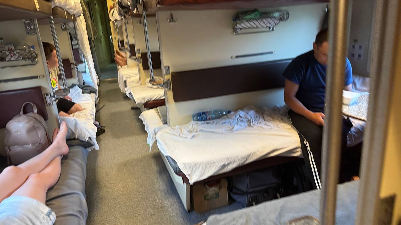 Главная картинка новости: Умное решение: как поступил мужчина, которого настоятельно попросили уступить нижнюю полку