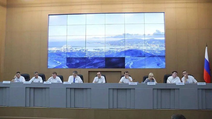Главная картинка новости: Губернатор Кондратьев выслушал новороссийцев: какие вопросы обсудили на встрече с активом города