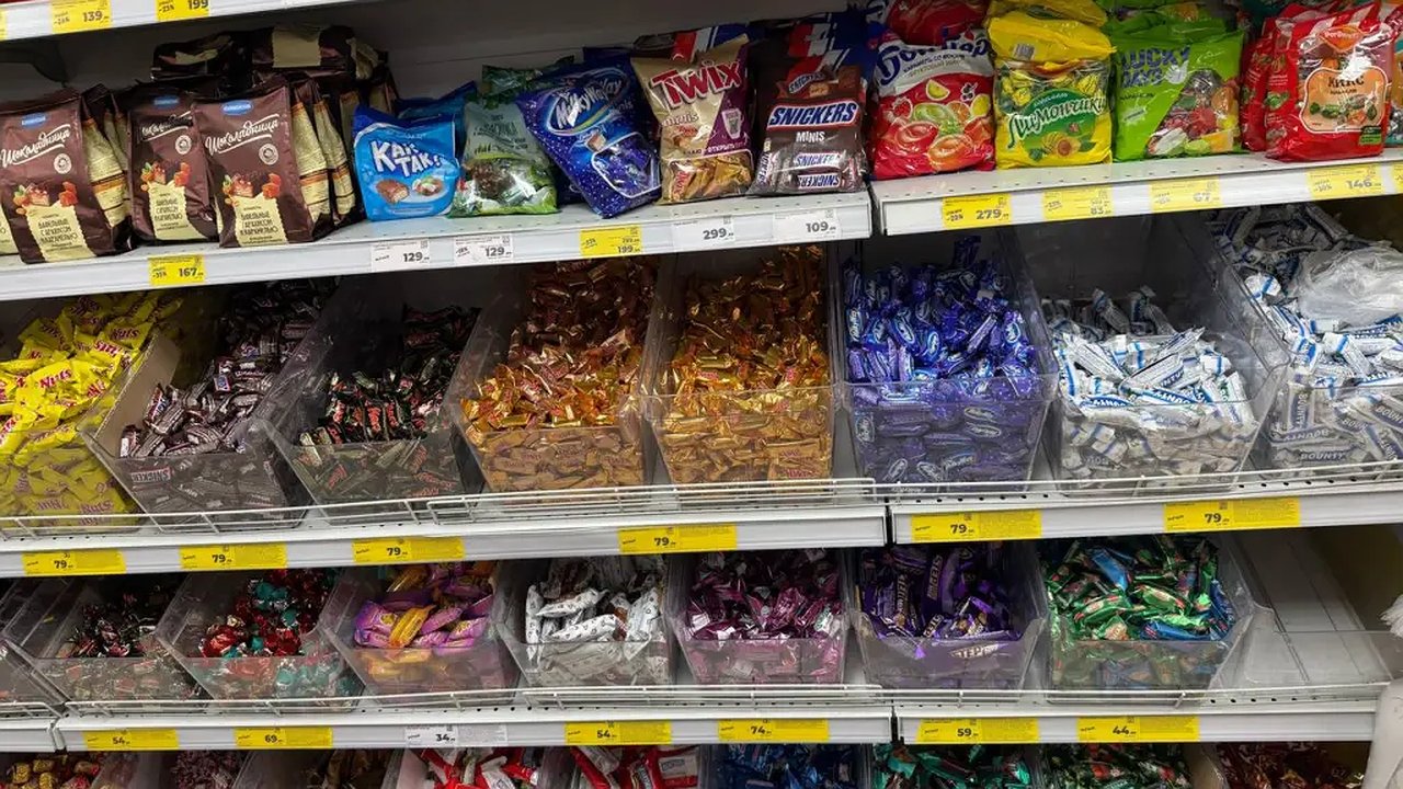Главная картинка новости: Яд в красочном фантике: эксперты Роскачества назвали конфеты, которые не стоит давать детям даже на праздник