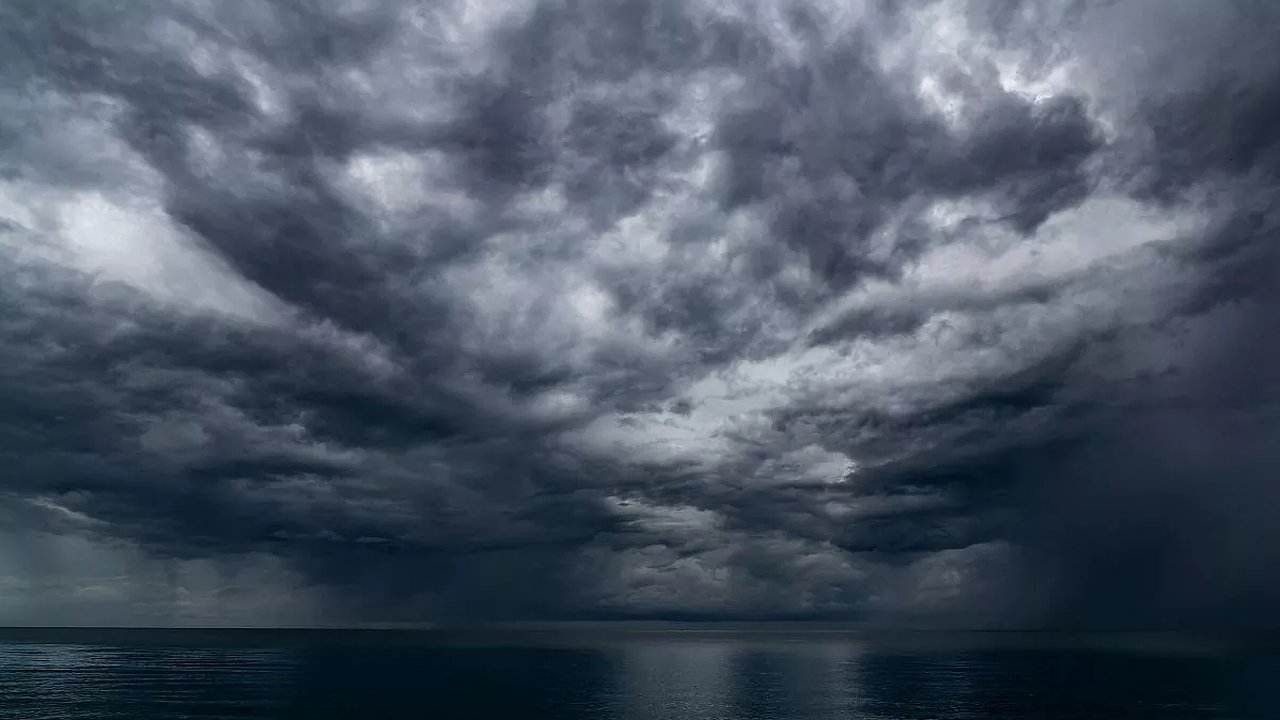 Главная картинка новости: Новороссийск готовится к удару стихии: город переведен в режим повышенной готовности