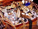 Жительницы Рязанской области похитили ювелирные украшения на 500 тыс. рублей в Новороссийске