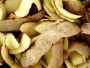Не выкидывайте картофельные очистки – они спасут ваш урожай от вредителей