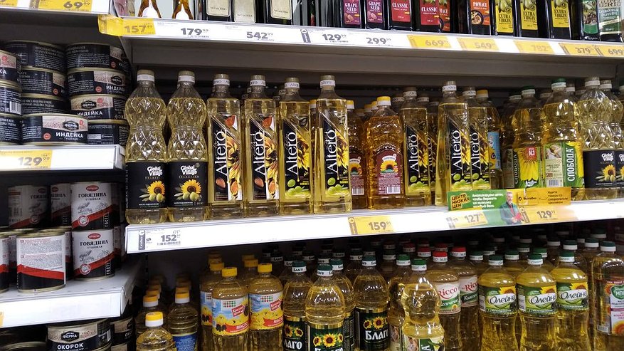 Главная картинка новости: Химическая жидкость в бутылке: Роскачество опубликовало худшие марки растительного масла