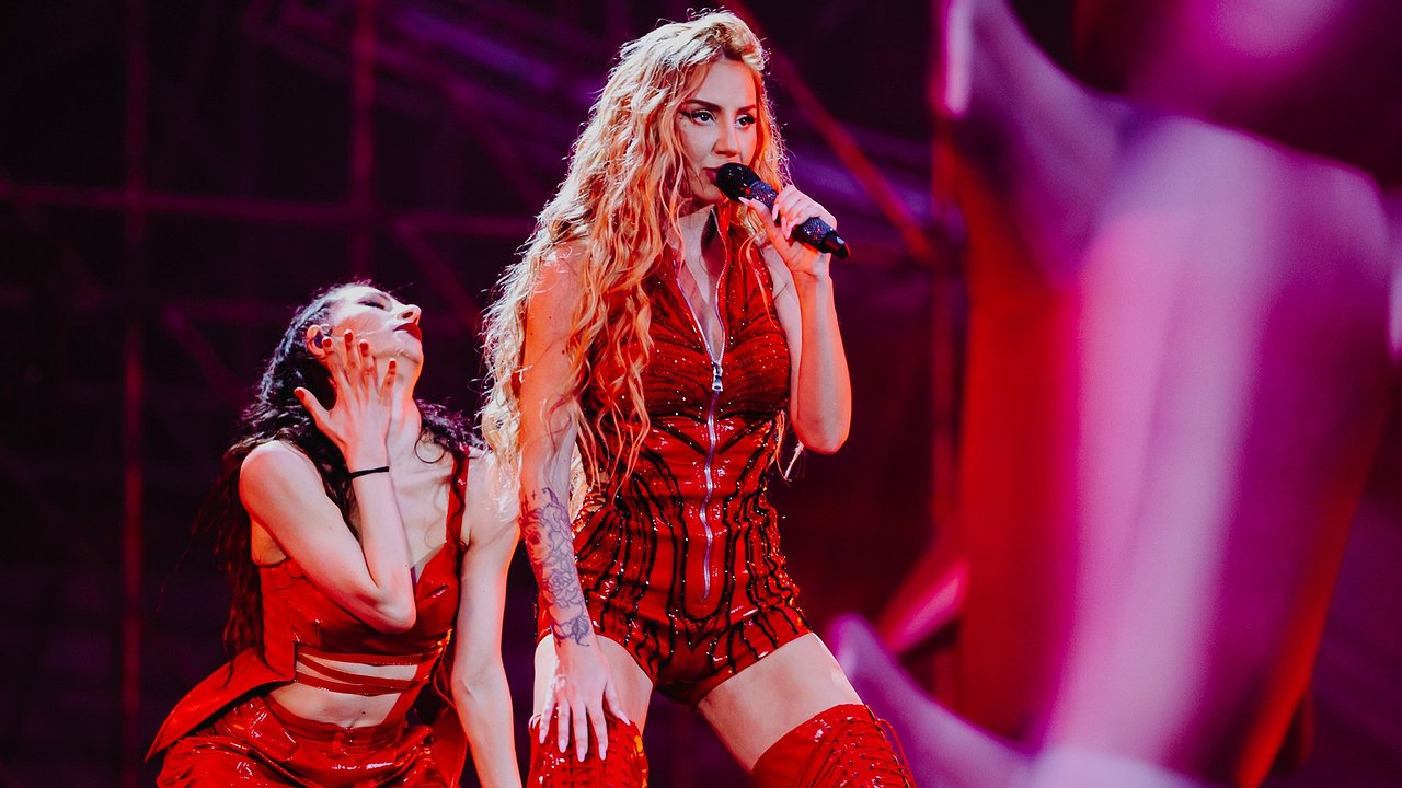 Главная картинка новости: Разочарование на стадионе: за что зрители раскритиковали концерт Анны Асти в Новороссийске