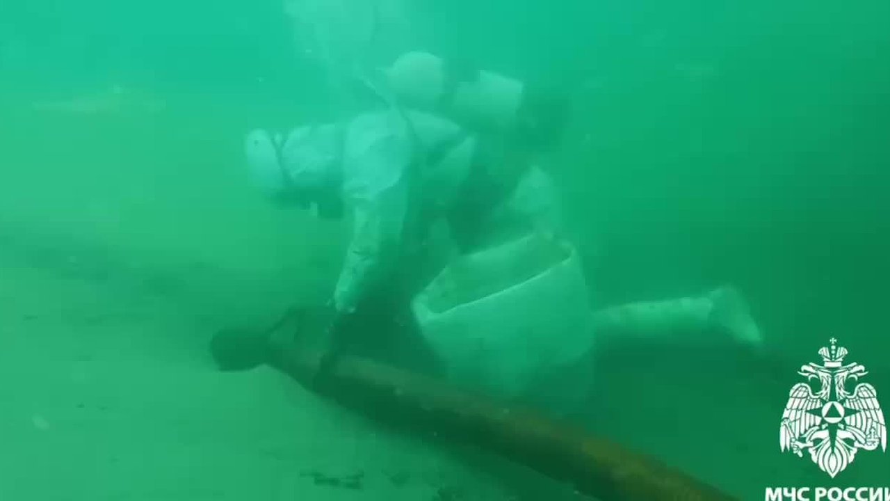 Главная картинка новости: Шокирующие масштабы: 17 тысяч погружений водолазов для очистки Черного моря от мазута