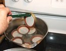 Стерилизация крышек за 1 минуту: революционный способ без кипячения