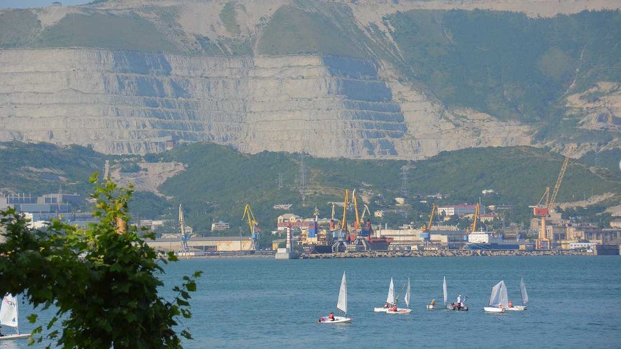 Главная картинка новости: Жара в Новороссийске: солнечный август дарит городу тропическое тепло