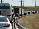 На подходах к Крымскому мосту образовались огромные пробки — очередь растянулась на 1,6 тыс. машин