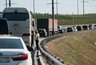 Миниатюра новости: На подходах к Крымскому мосту образовались огромные пробки — очередь растянулась на 1,6 тыс. машин