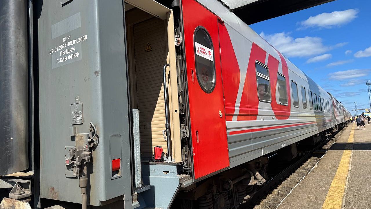 Главная картинка новости: Сбой графика: поезда в Анапу, Новороссийск и Сочи опаздывают из-за последствий атаки дрона