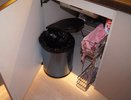 Вонь из мусорного ведра пропала на недели: кладу на дно этот дешёвый продукт — запах исчезает мгновенно