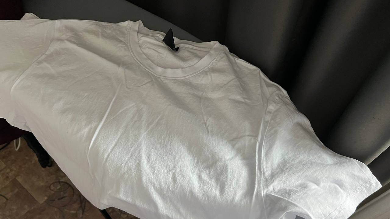 Главная картинка новости: Даже самое желтое и въевшееся пятно на подмышках засияет белее снега — доступная смесь избавила от смущения