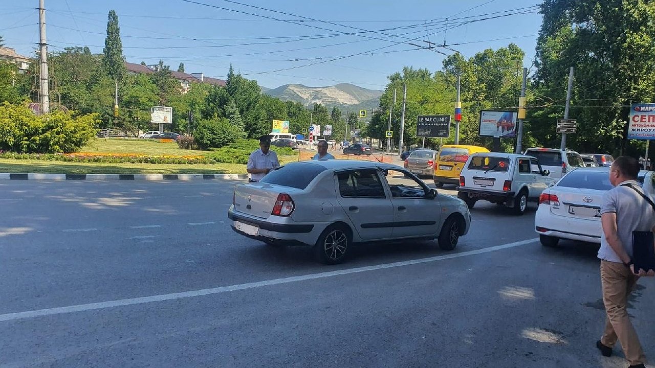 Главная картинка новости: В Новороссийске усилили борьбу с нелегальными перевозчиками: семь автомобилей эвакуированы