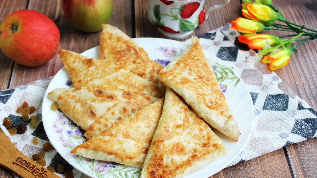 Главная картинка новости: Яблочные конвертики из лаваша: простой десерт к чаю за 20 минут