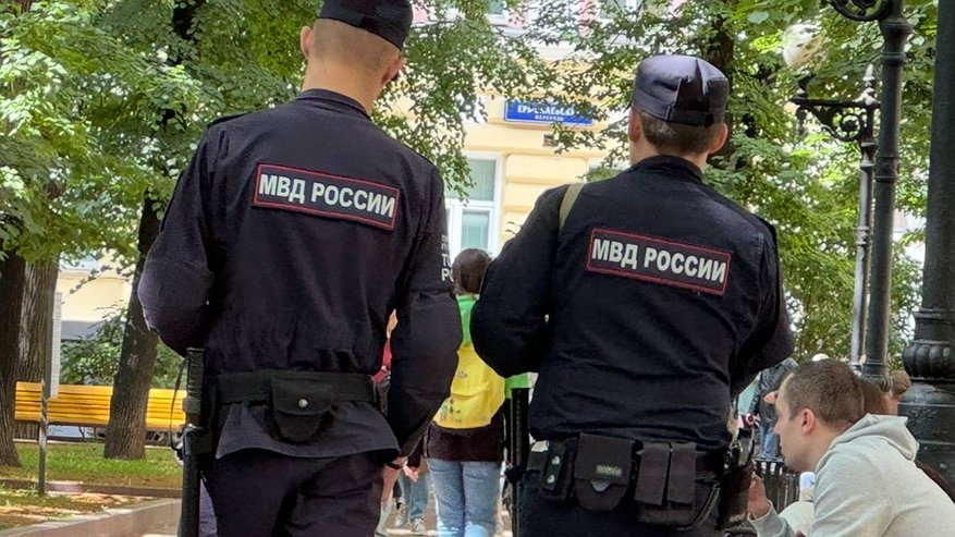 Главная картинка новости: Зарплаты в МВД повысят с октября: подробности нового закона и надбавки для силовиков