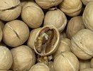 Теперь грецкие орехи не колю — применяю бутылку: гениальный способ щелкать грецкие орехи - получаем целые ядра без усилий