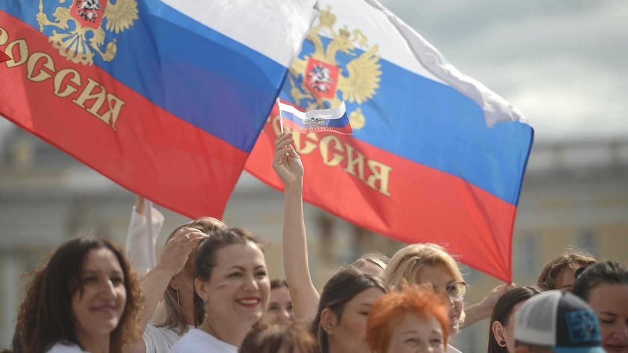 Главная картинка новости: Автомобилисты Новороссийска создадут живой триколор: как присоединиться к патриотическому флешмобу 22 августа