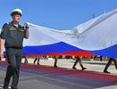 Под звуки гимна и аплодисменты: как Новороссийск отметил День российского флага