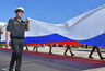 Миниатюра новости: Под звуки гимна и аплодисменты: как Новороссийск отметил День российского флага