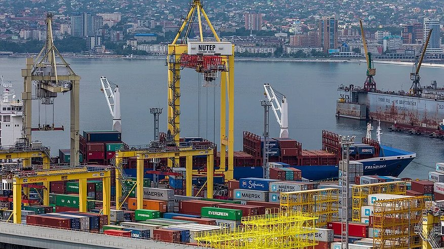 Главная картинка новости: Новороссийск бьет рекорды на падающем рынке: порт показал рост импорта и экспорта