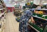 Миниатюра новости: Увеличила мелкий шрифт на ценнике и обомлела: что скрывают аппетитные витрины «Магнита» и «Пятерочки»