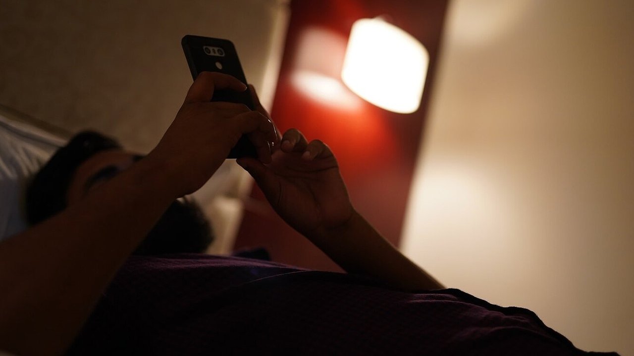 Главная картинка новости: Россияне обомлели: многие уверены, что новый мессенджер MAX ведёт за ними слежку