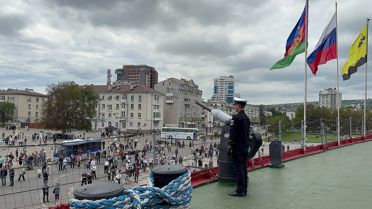Главная картинка новости: В Новороссийске прогремит залп памяти с легендарного крейсера «Михаил Кутузов»