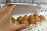 Миниатюра новости: Гениальный лайфхак с яичной коробкой, который изменит порядок в вашем холодильнике