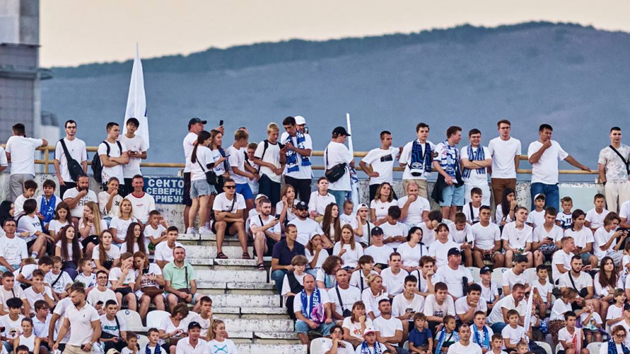 Главная картинка новости: Белая футболка = бесплатный билет: «Черноморец» приглашает новороссийцев на матч 7 сентября