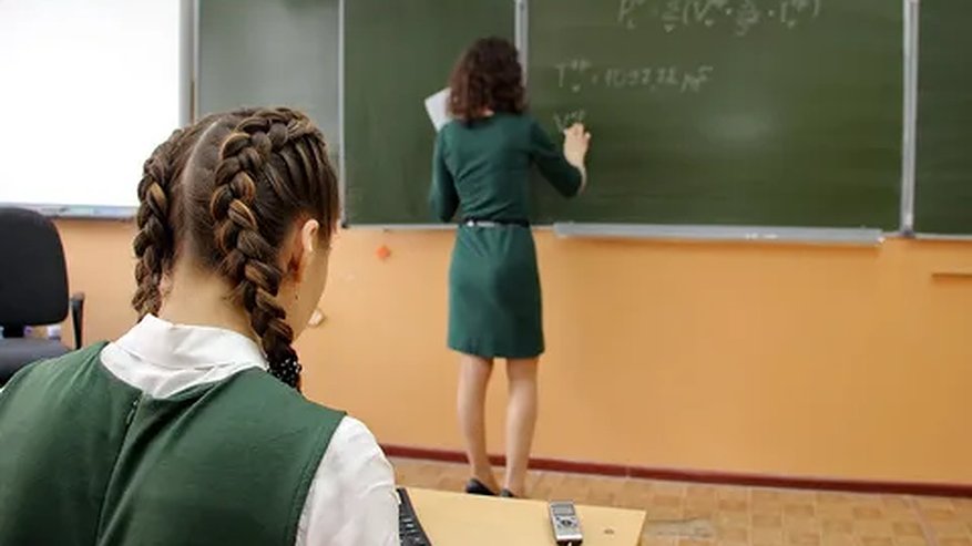 Главная картинка новости: Новороссийским учителям предложили выплаты в 500 тысяч рублей за трудоустройство