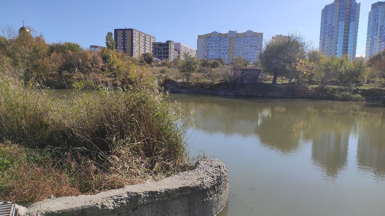 Главная картинка новости: Реконструкция парка «Южные пруды» в Новороссийске приостановлена из-за нарушений подрядчика