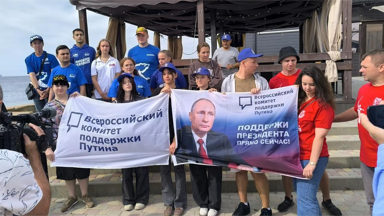 Главная картинка новости: В Новороссийске прошел экологический субботник на пляже Мысхако с исторической экскурсией и полевой кухней