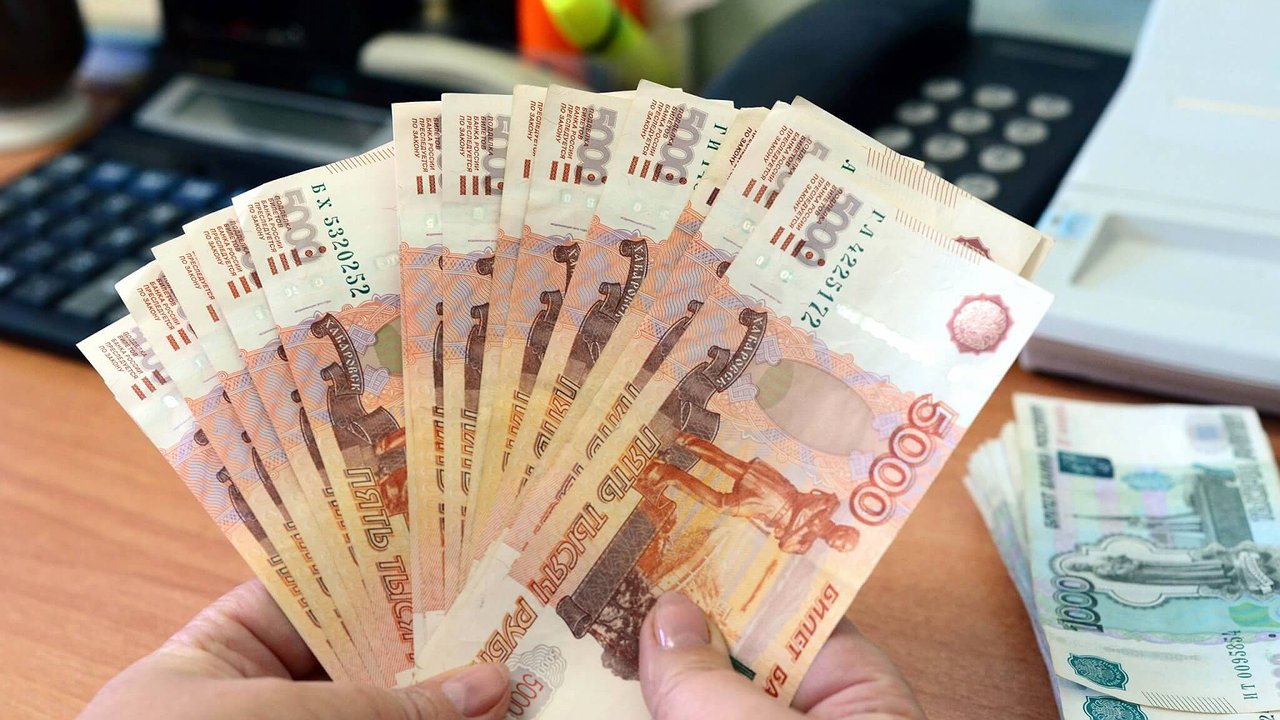 Главная картинка новости: Названы самые высокооплачиваемые профессии в России: зарплаты достигают 370 тысяч рублей