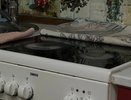 «Протри на ночь плиту содой — утром заблестит как новая»: работает ли бабушкин метод