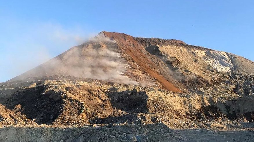 Главная картинка новости: Площадь пожара на свалке в Новороссийске сократилась до 450 квадратных метров