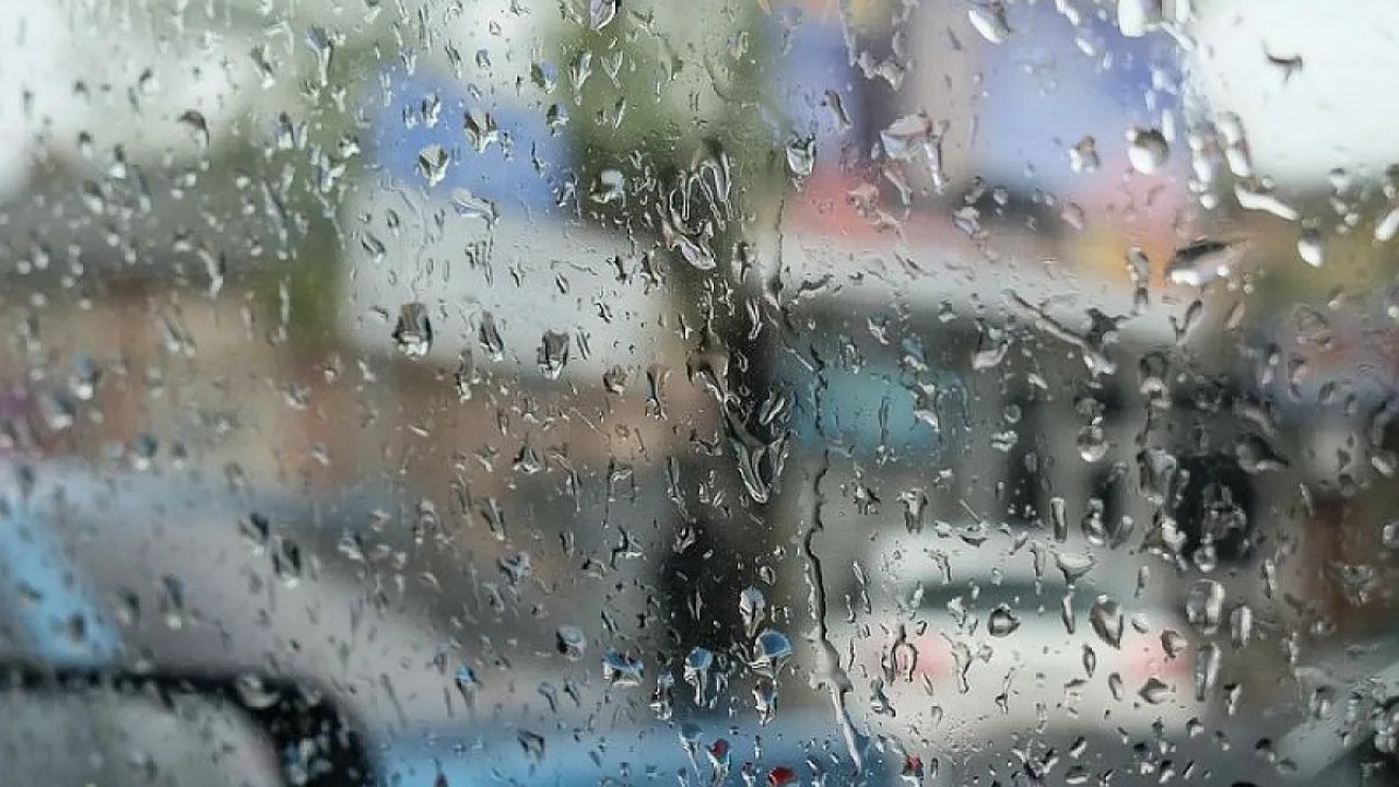 Главная картинка новости: Кубань готовится к удару стихии: синоптики объявили высший уровень опасности