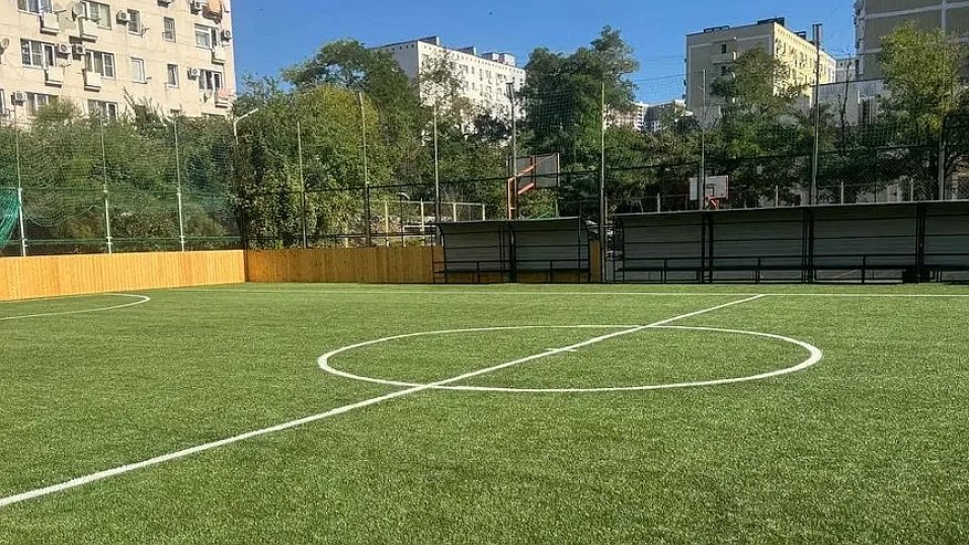 Главная картинка новости: Новое футбольное поле и планы на будущее: как преображается спортшкола «Победа» в Новороссийске