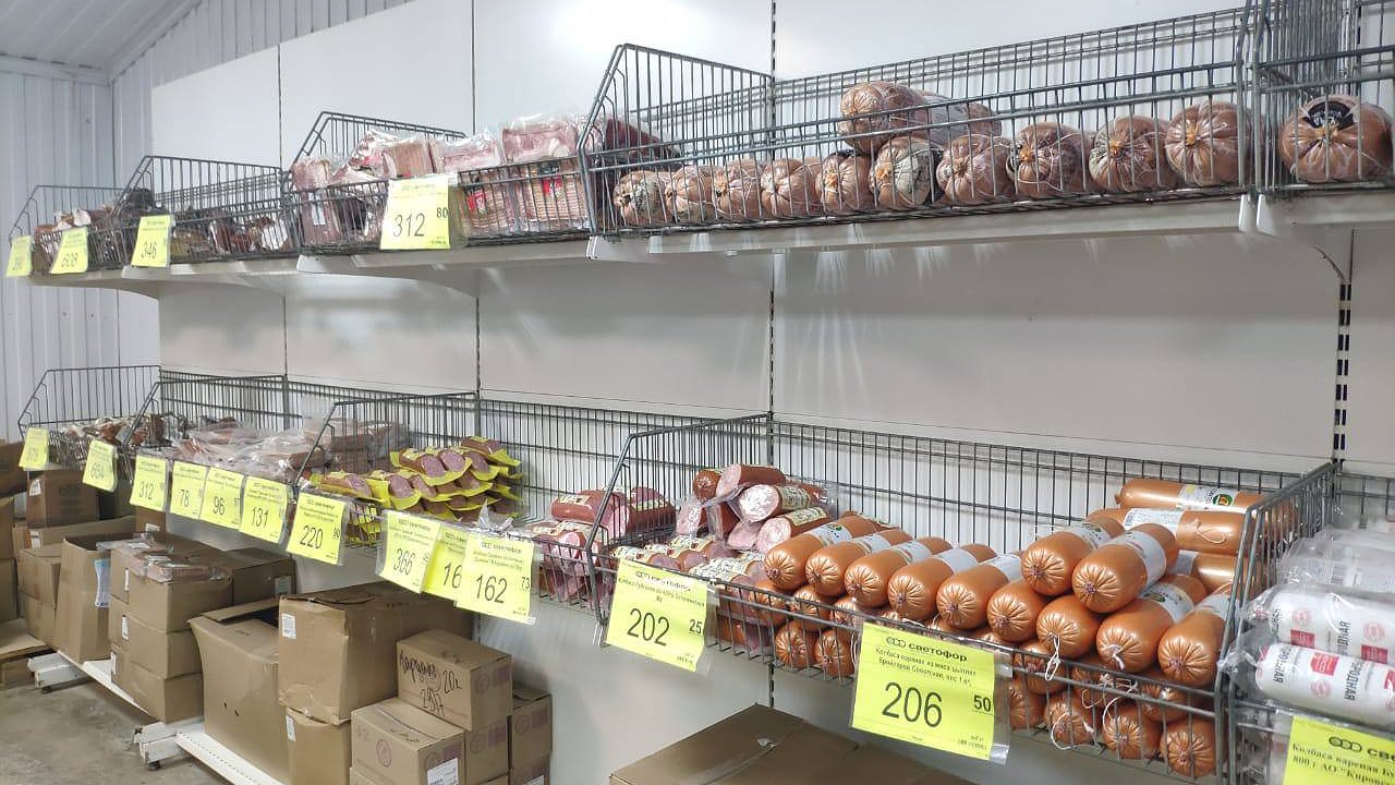 Главная картинка новости: Дешевая крупа вместо мяса: честный разбор состава бюджетных котлет, которые все берут в "Светофоре"