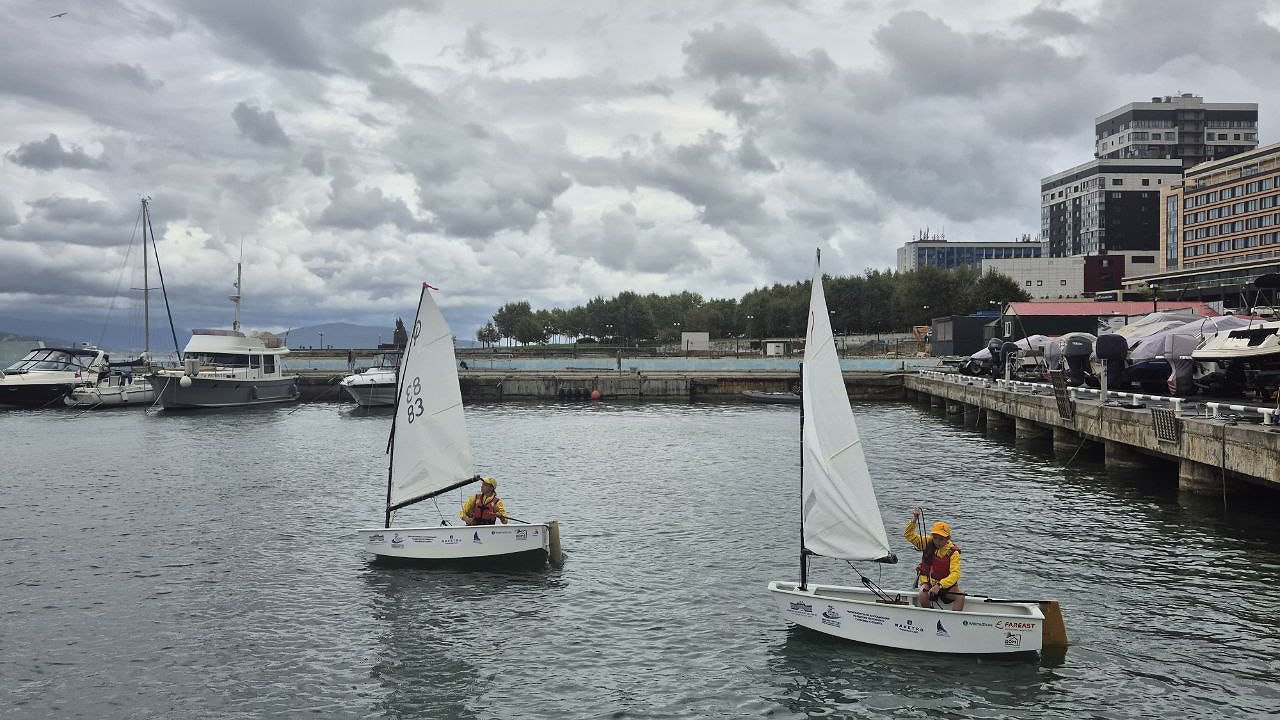 Главная картинка новости: Новороссийские «Оптимисты»: как новые яхты юных чемпионов открывают путь к победам 2026 года