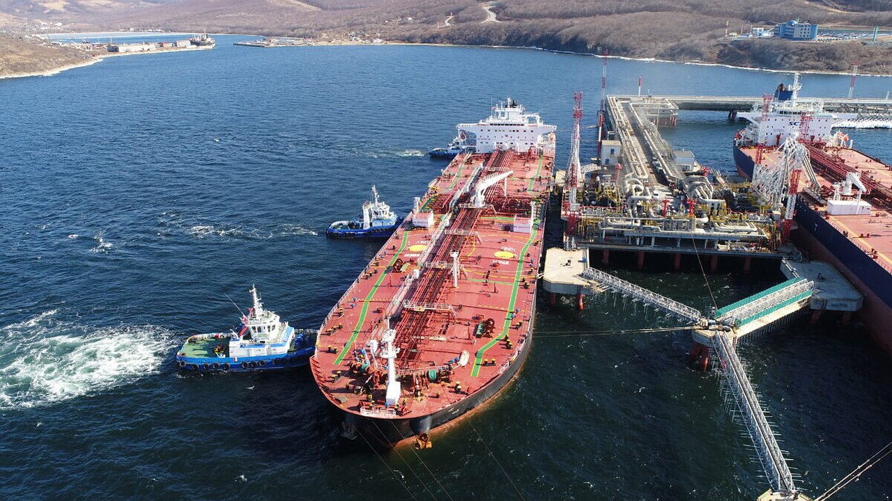 Главная картинка новости: Россия может увеличить экспорт нефти через Новороссийск на фоне снижения переработки