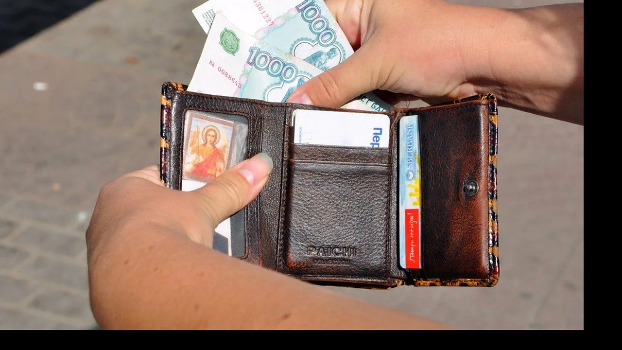 Главная картинка новости: Кладу лавровый лист в кошелек и наблюдаю за магией: вот что начинает происходить с деньгами через три дня