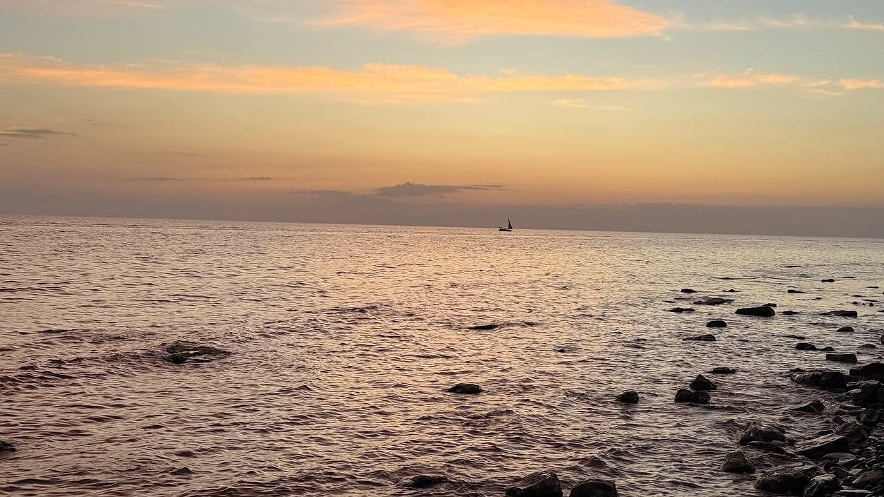 Главная картинка новости: Бархатный сезон в Новороссийске затянулся: море остаётся комфортным для отдыха