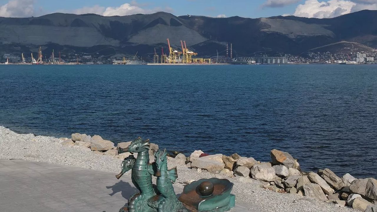 Главная картинка новости: Угрозу атаки безэкипажных катеров объявили в Новороссийске