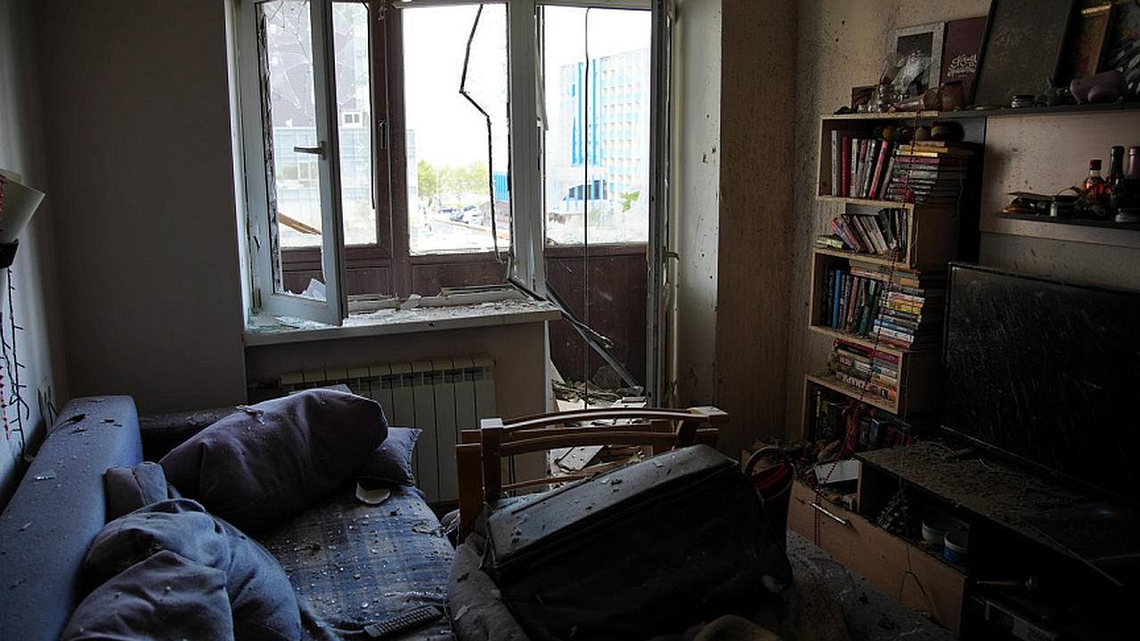 Главная картинка новости: "Сгорела кровля, пострадали подъезды": стали известны детали плана по восстановлению Новороссийска